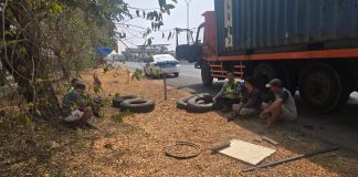 KEREN! Aksi Hangat PJR di Tol Makassar: Bantu Sopir Truk Mogok Hingga Suguhkan Kopi