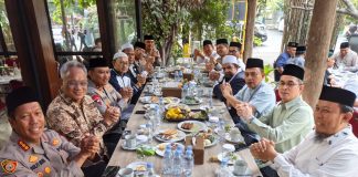 Pererat Silaturahmi, Irjen Pol M. Awal Chairuddin Seruput Kopi Bersama Tokoh Agama di Al-Markaz Makassar